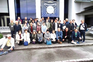 島田市博物館前での記念写真